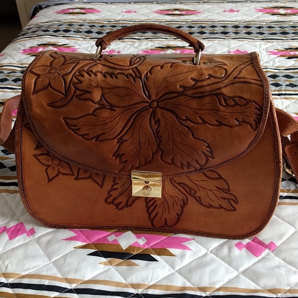 HP - Best in Bags 🎉 🎉 🎉 Tooled Leather Cognac Book Bag or Satchel 👜